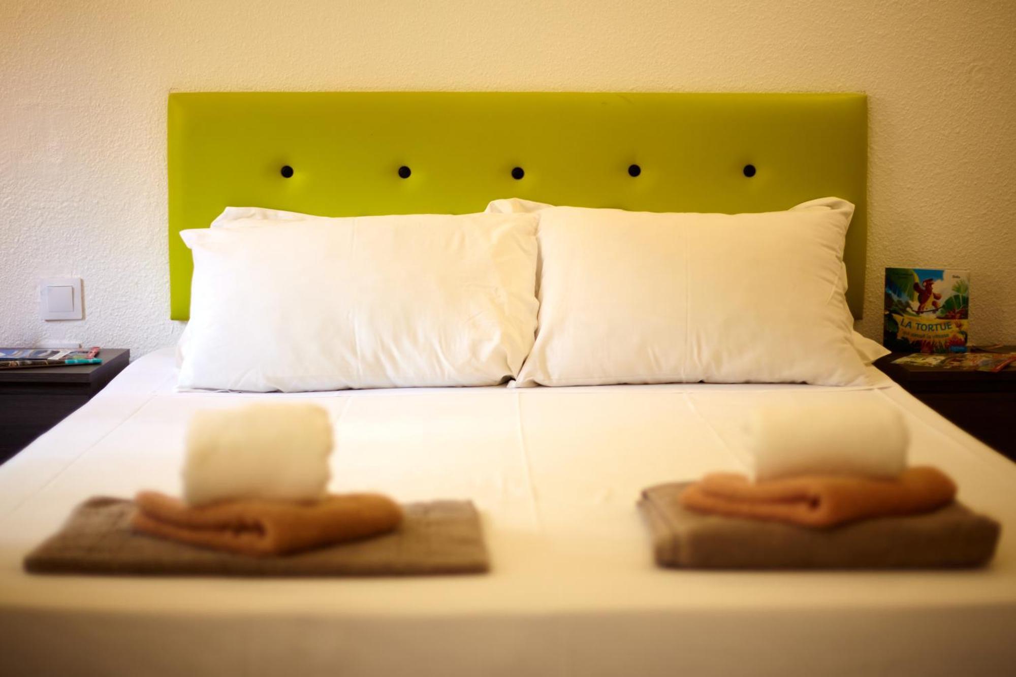 Hotel La Voile Bleue 라리샤르데 외부 사진
