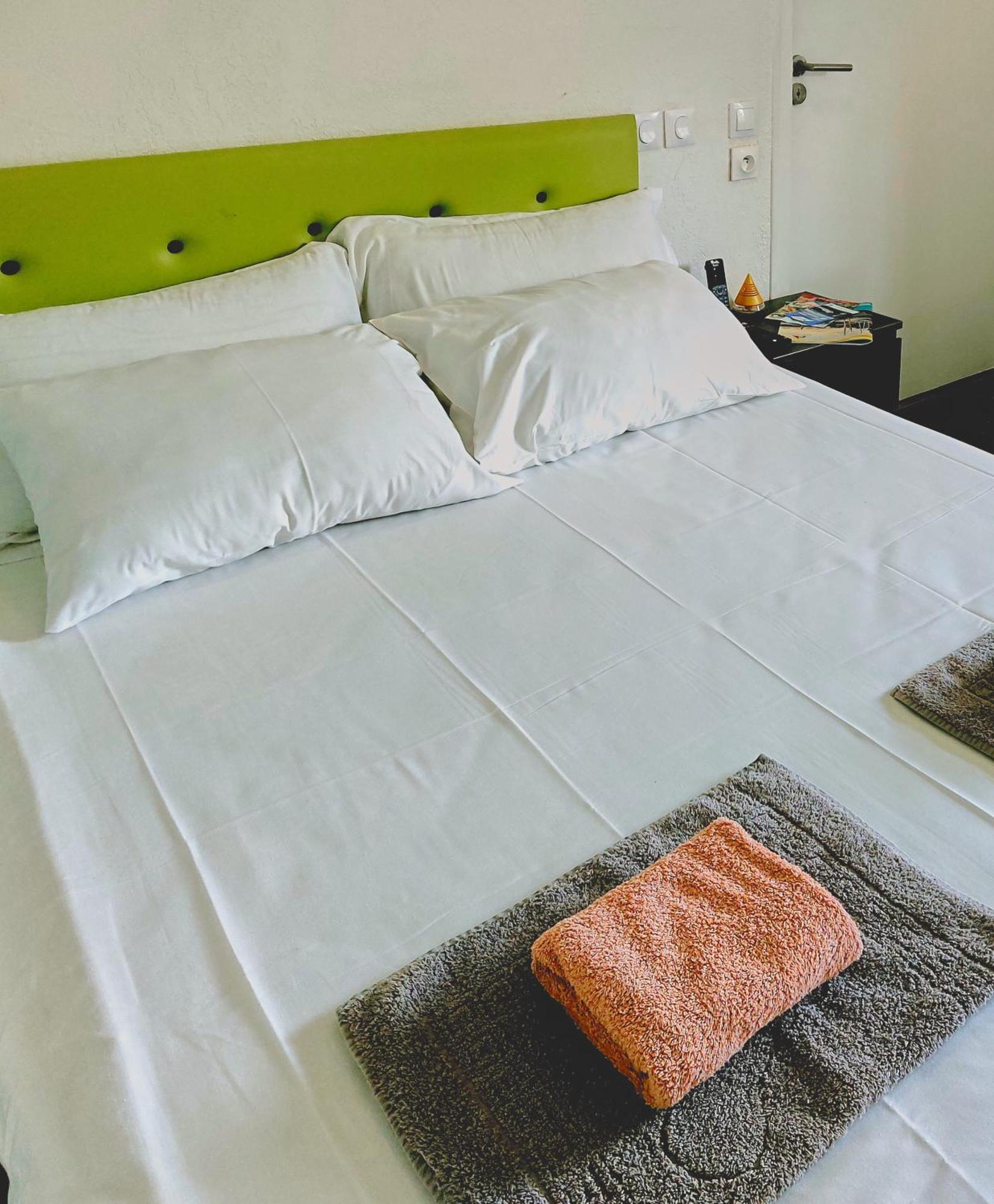 Hotel La Voile Bleue 라리샤르데 외부 사진