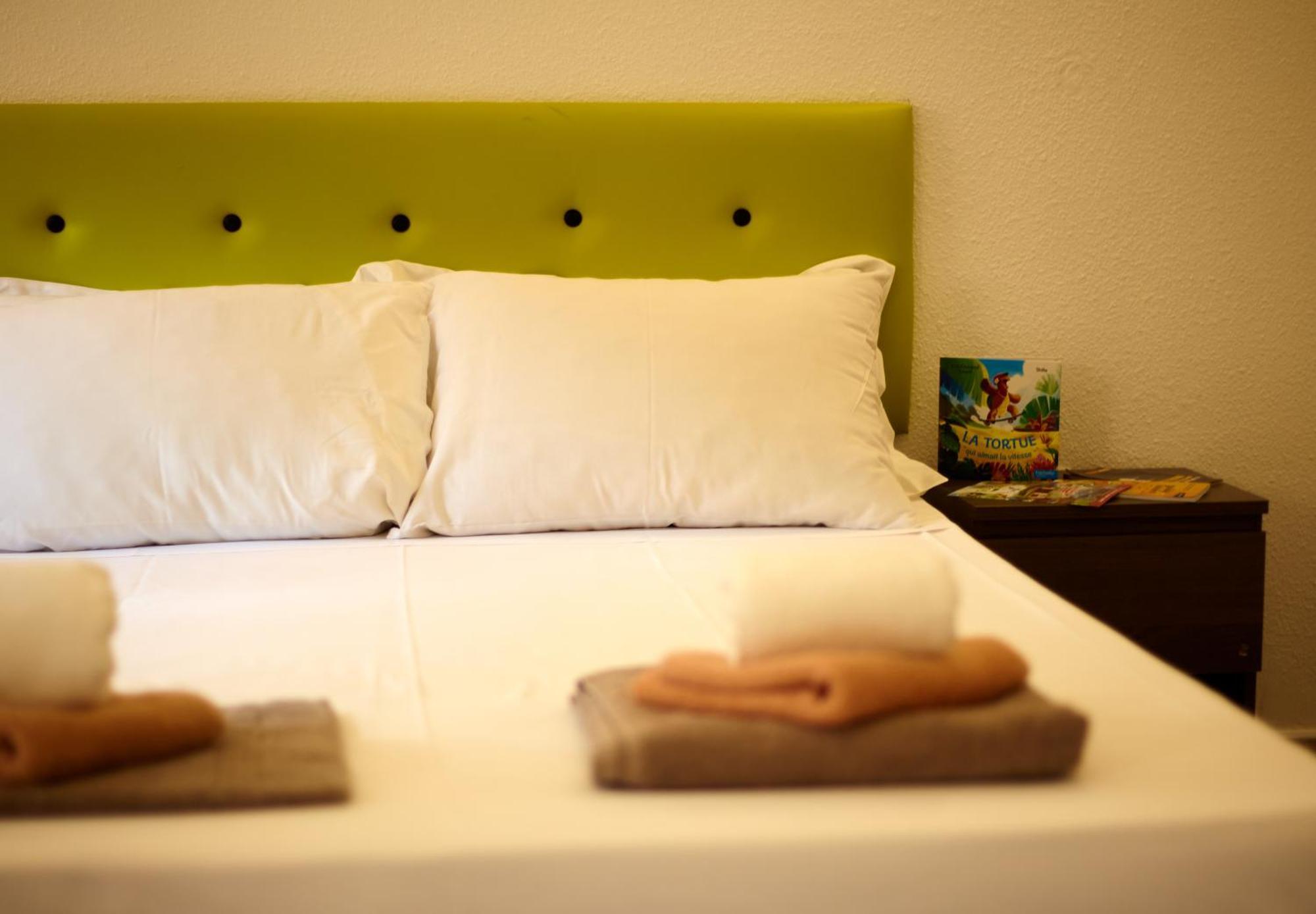 Hotel La Voile Bleue 라리샤르데 외부 사진
