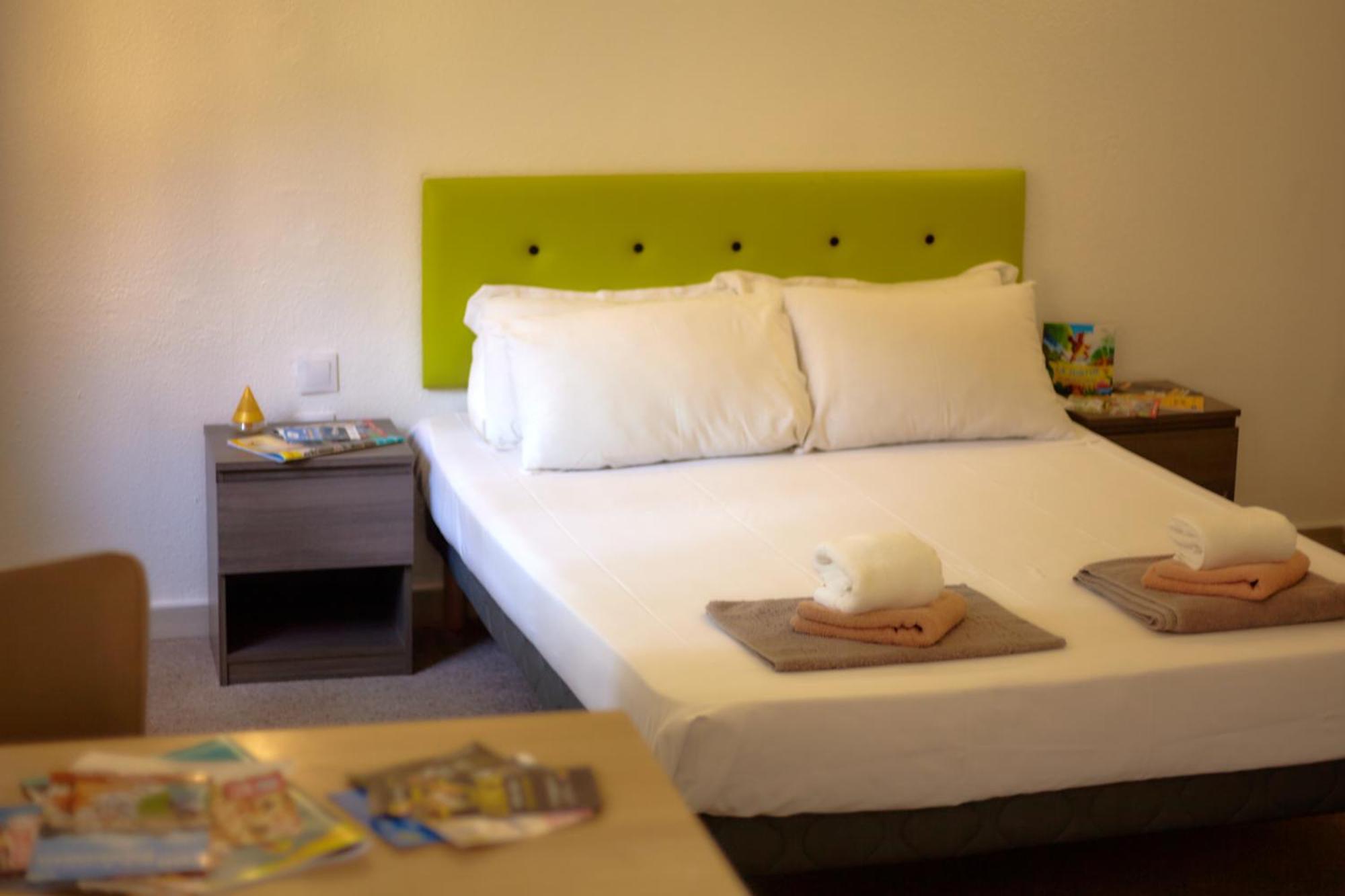 Hotel La Voile Bleue 라리샤르데 외부 사진